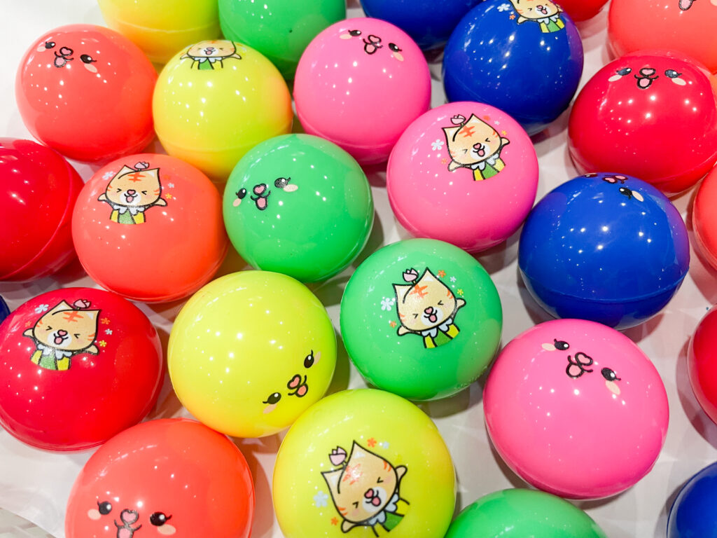 「ガチャガチャ景品×クレオ歯科・矯正歯科クリニック」：デザインサンプル（コピーマック） | 